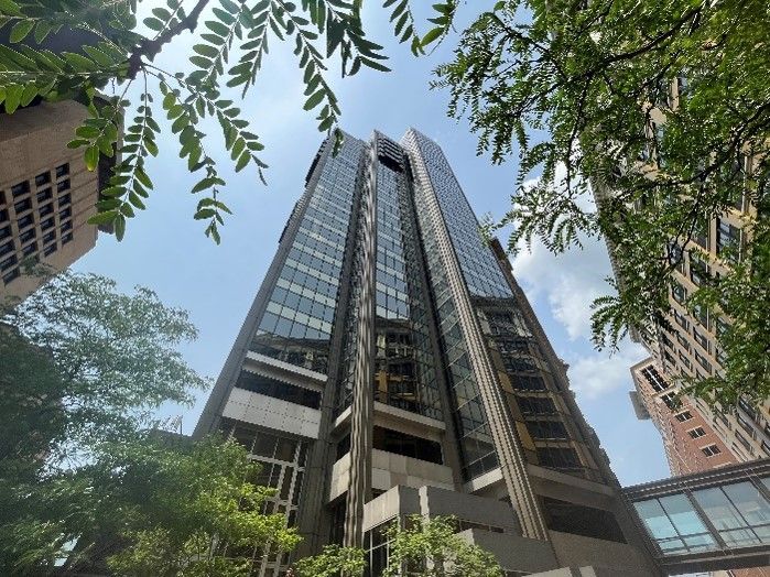 Photo of a tall skyscraper in Minnesota.