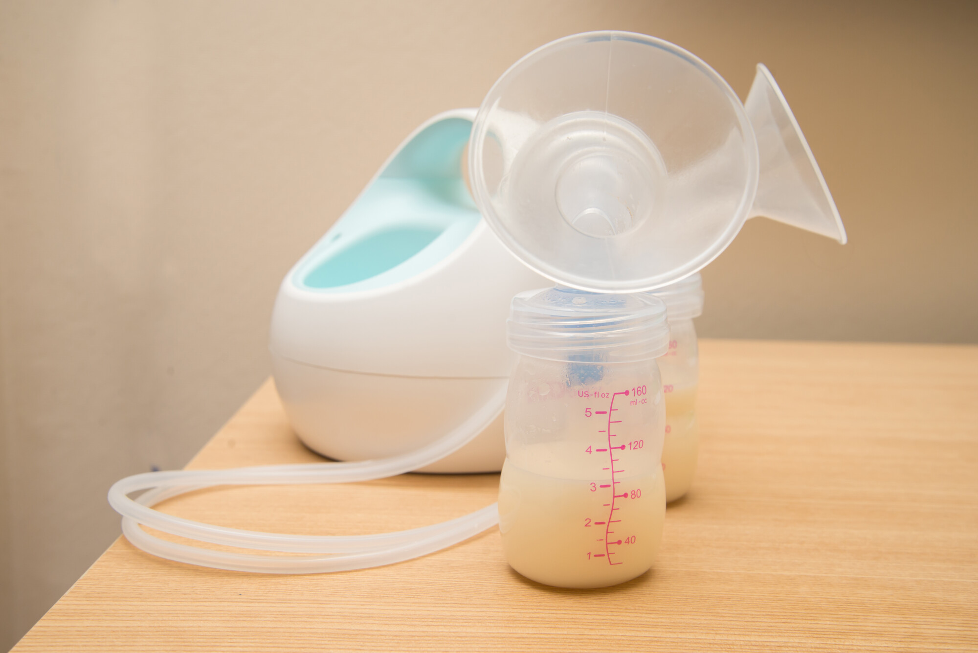 Electronic breast pump